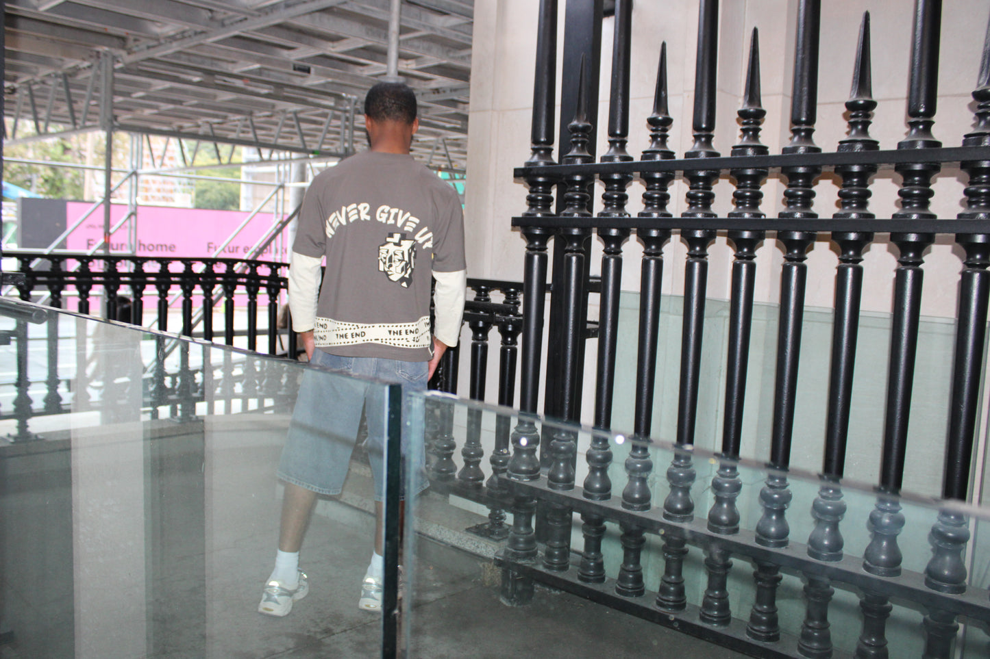 Mazier OverLay smoke grey and cream T-shirt